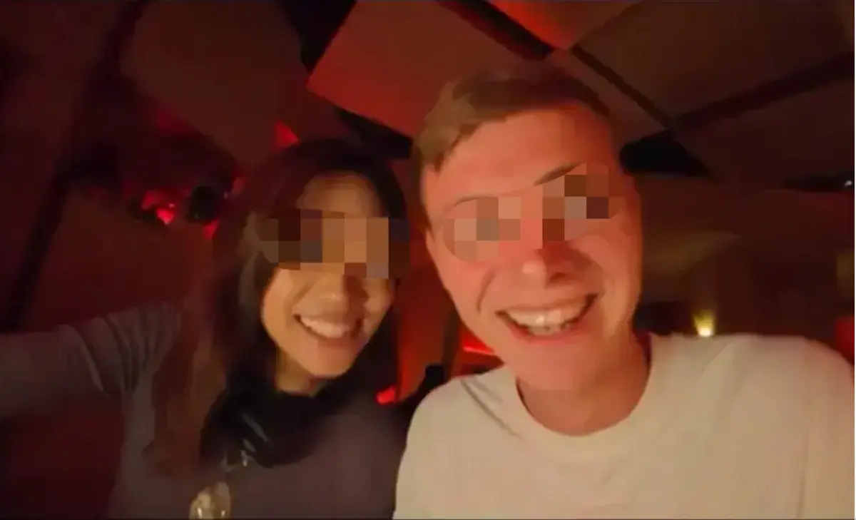 《西安麻辣烫女孩》无删减完整版在线观看-海外UP主西安夜游真实记录《西安麻辣烫女孩》全片公开-HD高清画质免费观看