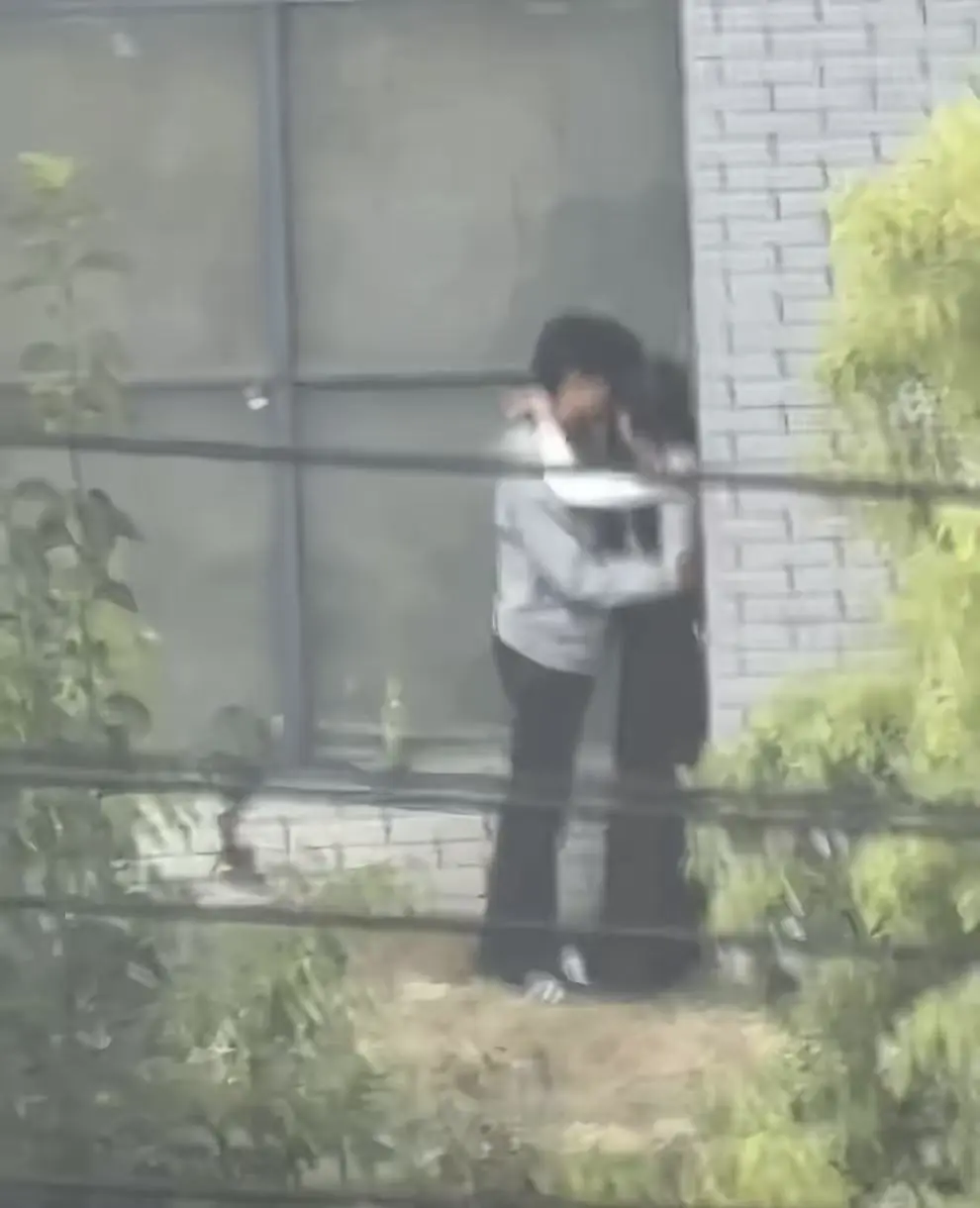 《蚌埠职教园情侣野外吃冰棒视频完整版》-完整版在线观看-蚌埠职教园情侣野外吃冰棒视频完整版-现场画面全程实录