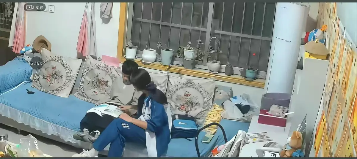 《来自姐姐的爱》无删减完整版在线播放-高清正片免费下载看全集-姐姐对弟弟的日常引导与暖心互动-来自姐姐的爱真实瞬间全收录