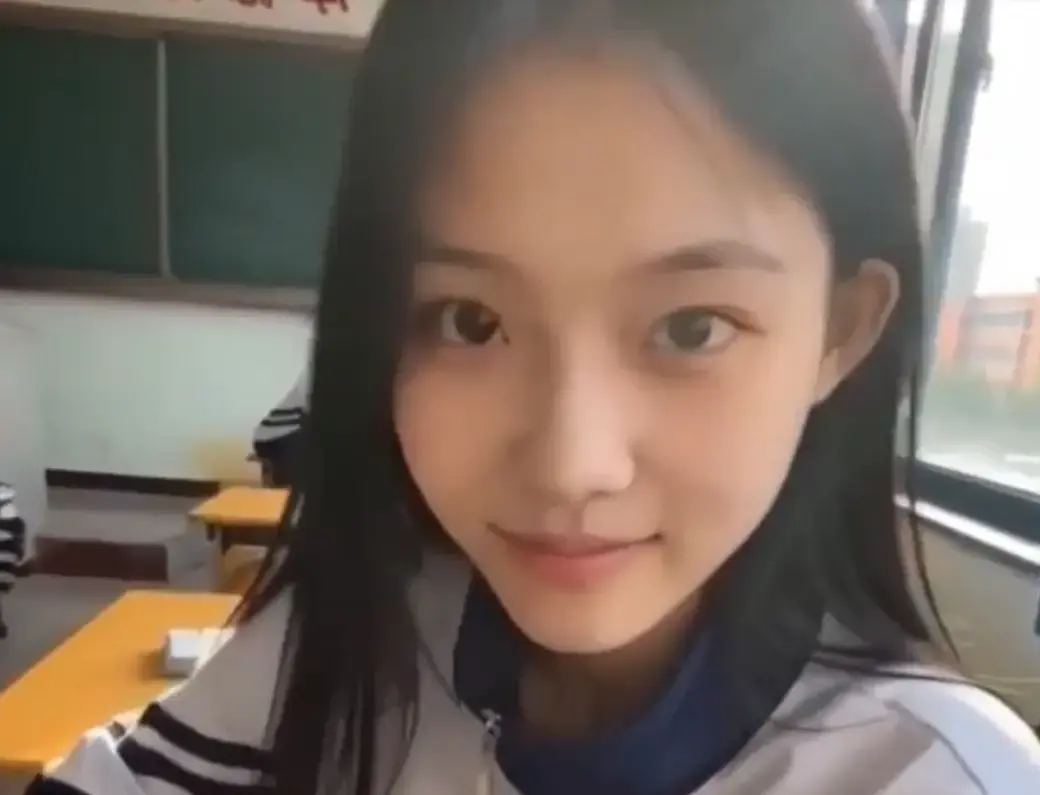 黄果AI短剧《我的十八岁女友》无删减版高清在线观看-我的十八岁女友全集4K蓝光画质免费播放-星空影院独家热播同步更新